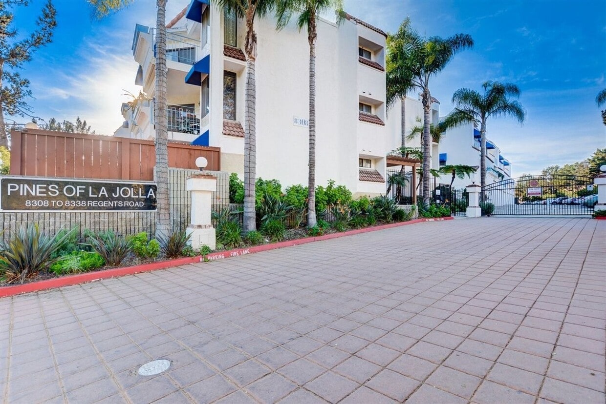 Foto principal - Best Priced 2 Bedroom Condo in the Heart o...