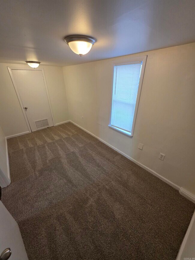 Foto del edificio - 916 N Poplar St