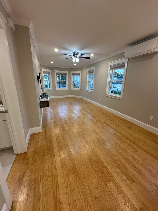 Foto del edificio - 127 Marblehead St