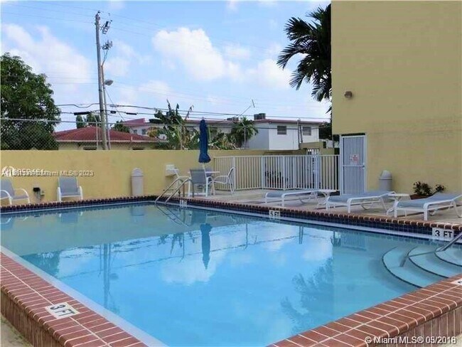 Foto del edificio - 2690 SW 22nd Ave