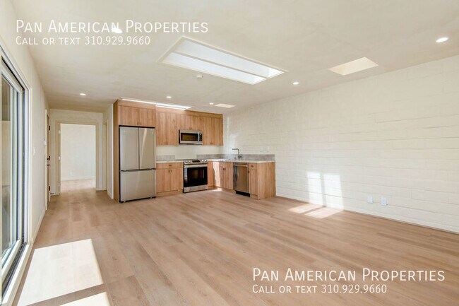 Building Photo - 1105 N Pacific Coast Hwy