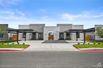 Building Photo - 2008 Selena St