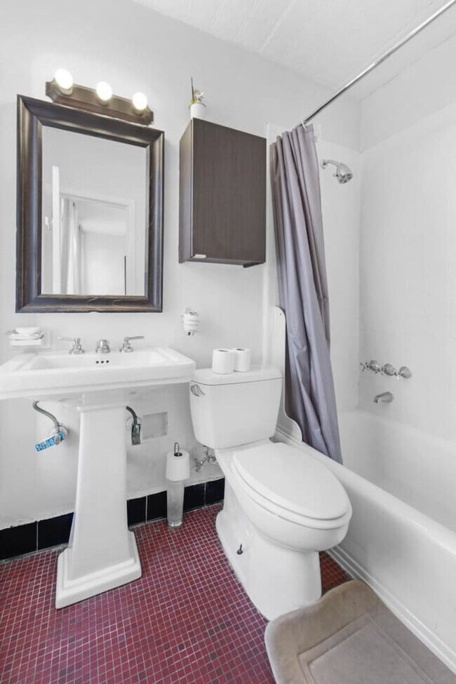 Building Photo - 181 W 4th St