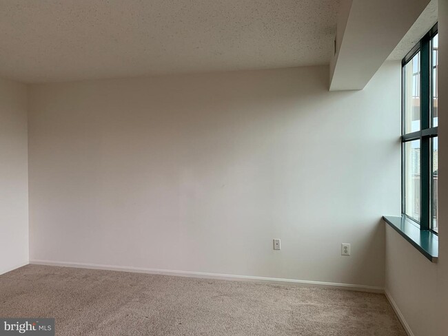 Building Photo - 10101 Grosvenor Pl
