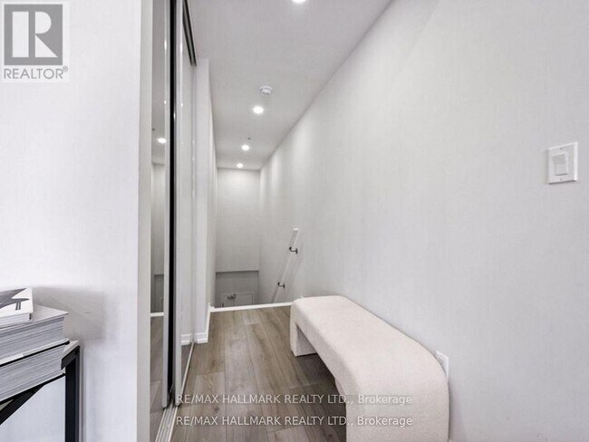 Building Photo - 26 Bruce St