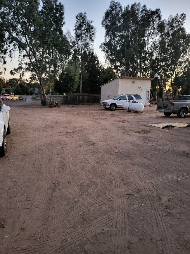 Foto del edificio - 8456 E Olive Ave