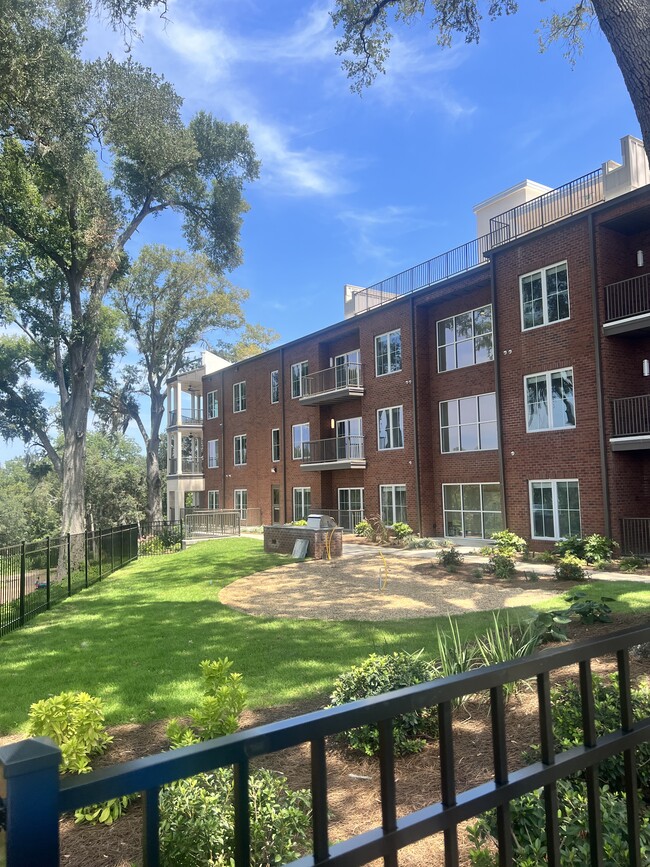 Vista de las áreas de la parrilla/fogón - Lofts at Chason Park