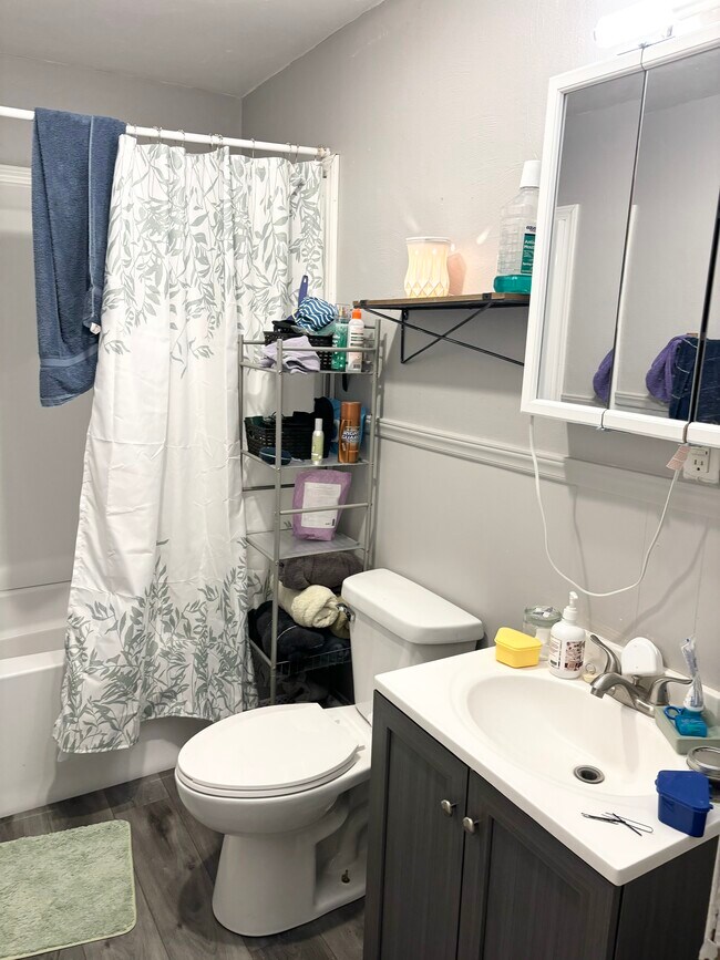 Foto del edificio - Birchwood Dr