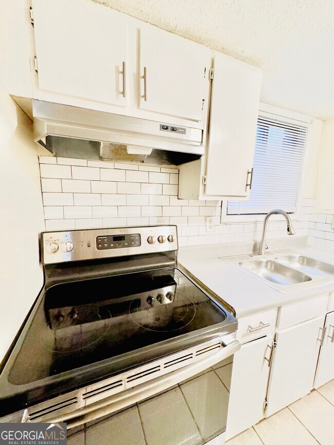 Building Photo - 4755 Yates Rd