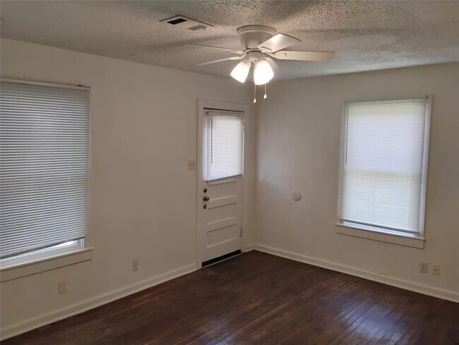 Foto del edificio - 545 Lindsey St