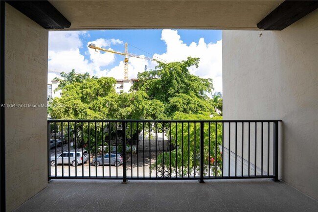 Foto del edificio - 300 Majorca Ave
