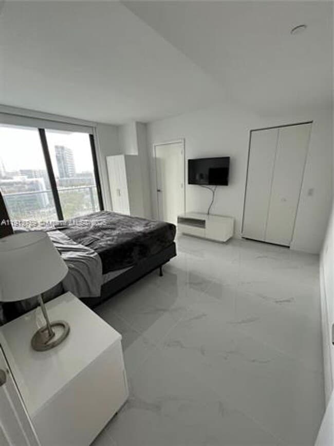 Foto del edificio - 501 NE 31st St