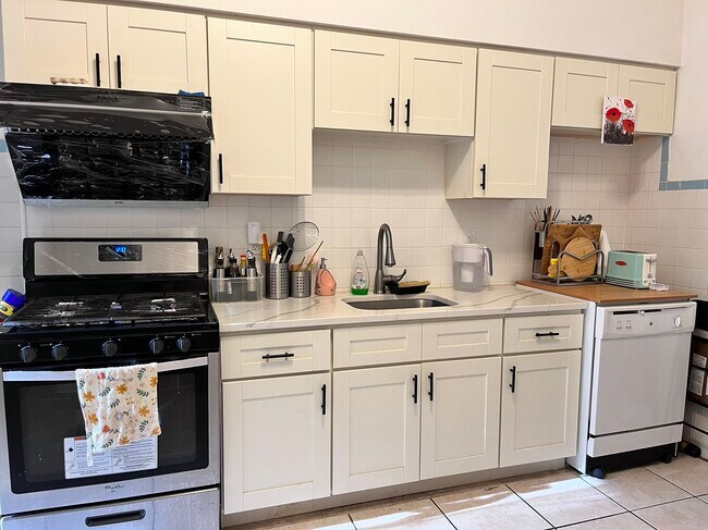 Building Photo - 4418 Sansom St