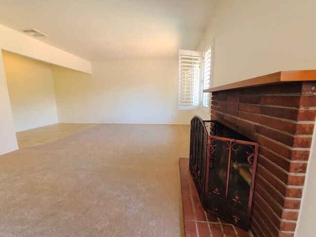 Foto del edificio - Pine Ave. - 613-619