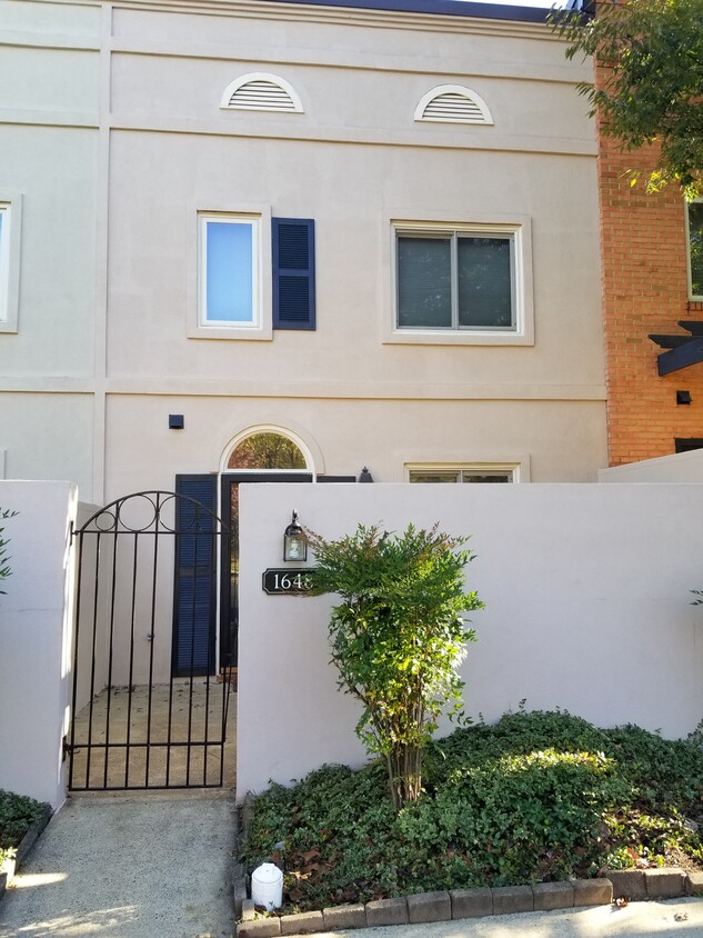 Primary Photo - 1648 Garden Ct