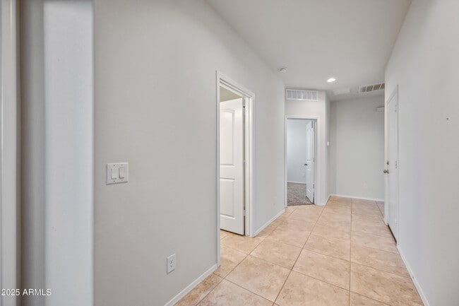 Foto del edificio - 31027 W Mulberry Dr