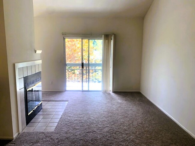 Foto del edificio - Charming 2-Bedroom Condo in Canyon Meadows...