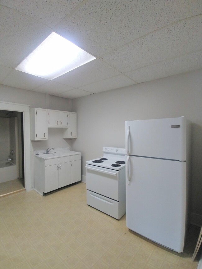 Building Photo - 28 E Railroad St