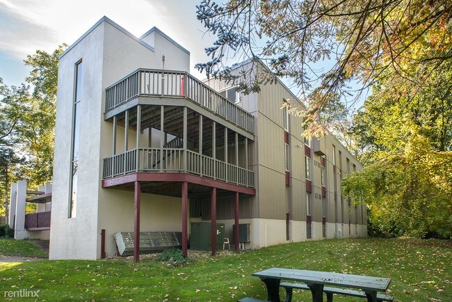 Building Photo - 2 br, 1 bath Apartment - 712 W Huron St