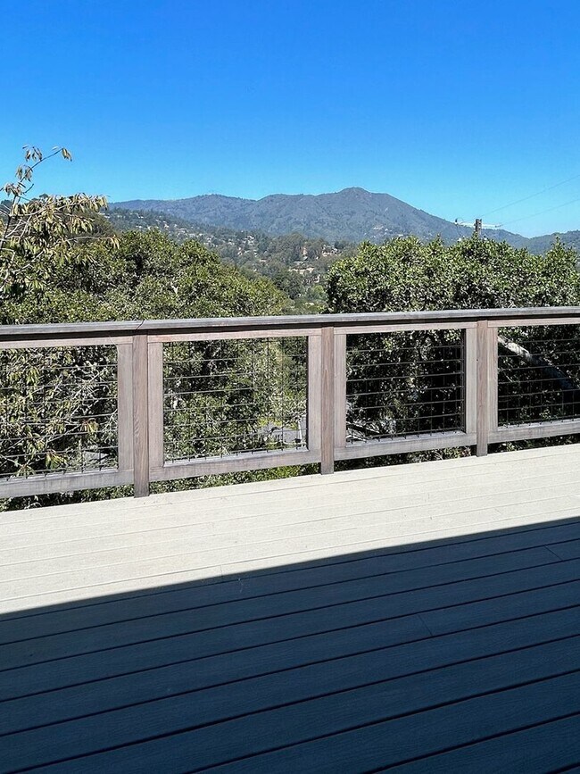 Building Photo - Newly Remodeled 3 Bedroom Home With Gorgeous Views For Rent!