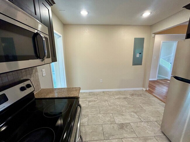 Building Photo - Charming 3BR/2BA Home for Rent – Prime Tam...