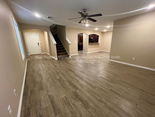 Foto del edificio - 6617 Leightyn Ln