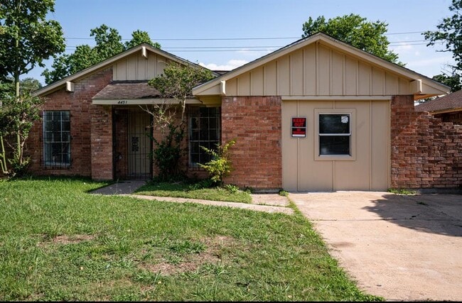 Building Photo - 4451 Oak Shadows Dr