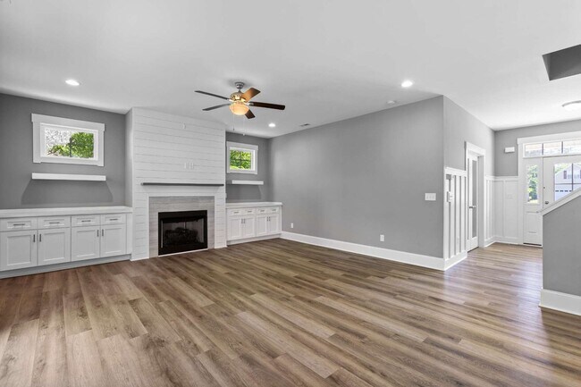 Foto del edificio - Coastal Living with Bonus Room & Flexible Space