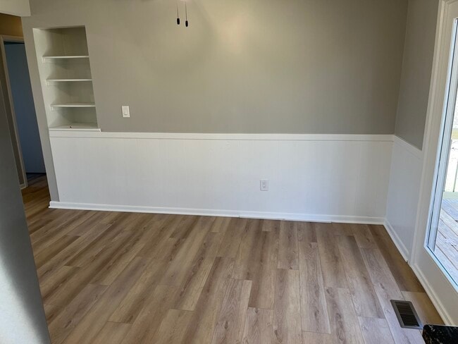 Foto del edificio - 7527 Hessler Dr NE