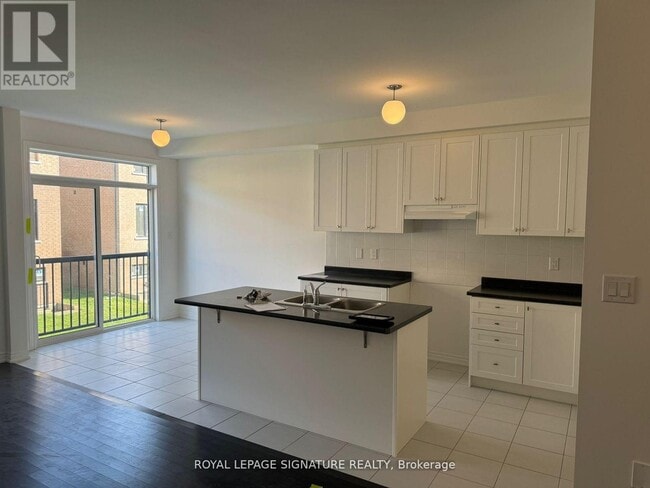 Building Photo - 72 Singhampton Rd