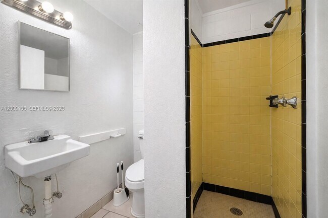 Foto del edificio - 319 Country Club Oval