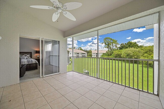 Building Photo - NOW AVAILABLE - 2/2 + Den Condo in Fountain Lakes!