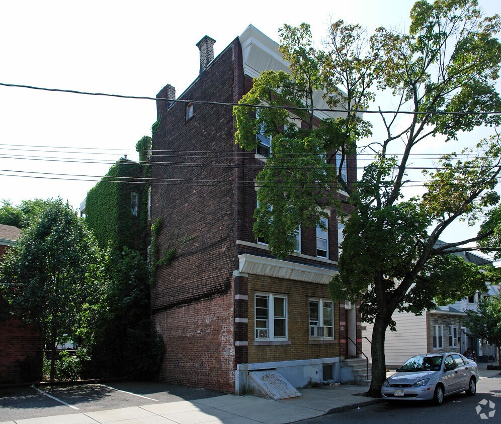 Primary Photo - 202 Heckel St
