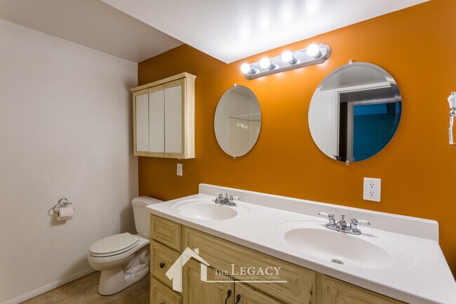 Foto del edificio - 1736 S Oak St