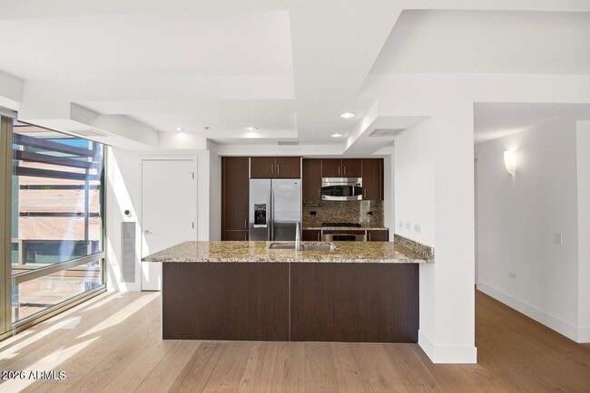 Building Photo - 7131 E Rancho Vista Dr