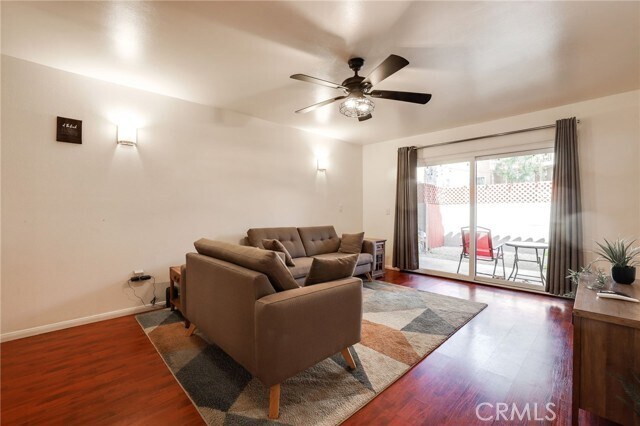 Foto del edificio - 6600 Warner Ave