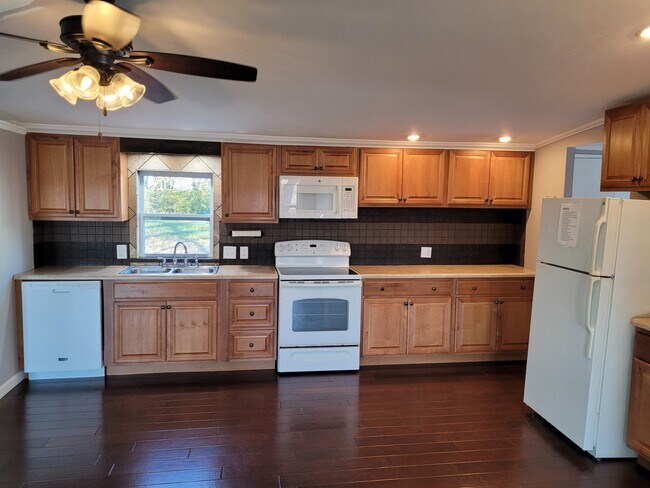 Building Photo - 8602 Fruit Rd