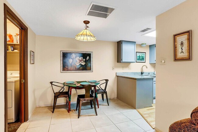 Building Photo - Prospectors Point NE Condo 2 Bedroom, 2 story, 1 1/2 Bath, 1 car garage