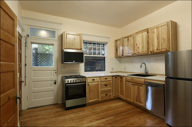 kitchen looking NW - 2341 NW Everett St