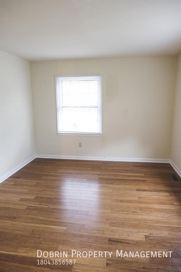 Building Photo - RENOVATED and SPACIOUS 5BD