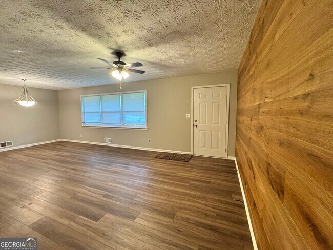 Foto del edificio - 452 Windsor Dr SW