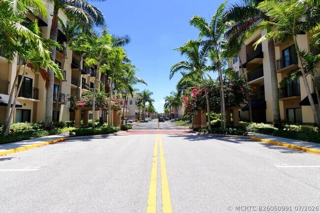 Foto del edificio - 4905 Midtown Ln