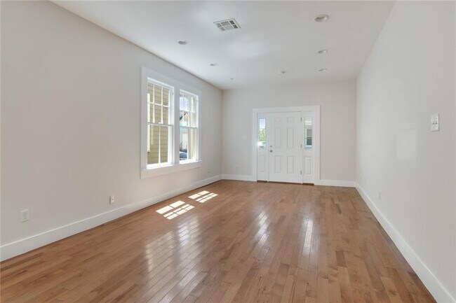 Living Room/ Front Door - 500 S Hennessey St