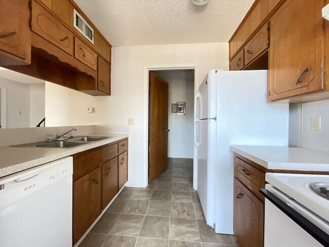 Building Photo - 3609 Hereford Ln