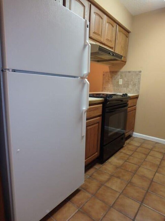 Foto del edificio - 2 Bed/ 1 Bath- Village South Condominiums