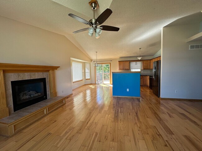 Foto del edificio - BEAUTIFUL Northeast Side Home!!! **MOVE-IN...