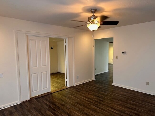 Building Photo - $500 Move-In Special | Kenton 3-Bed, 2-Bath Home with Yard & Washer/Dryer