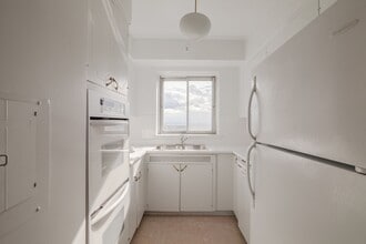 Building Photo - 3555 Chem. de la Côte-des-Neiges