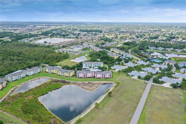 Foto del edificio - 2121 Heron Lake Dr