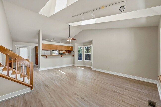 Foto del edificio - 2461 Hampshire Square